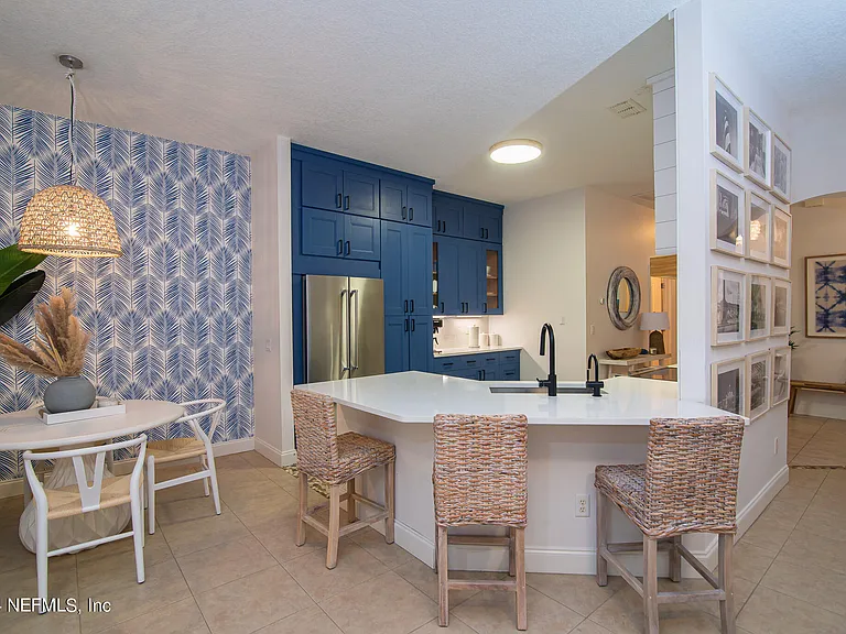 2402 Seagate Ln N — Photo 10