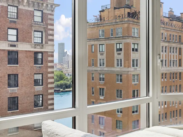 20 East End Avenue image 4 of 31