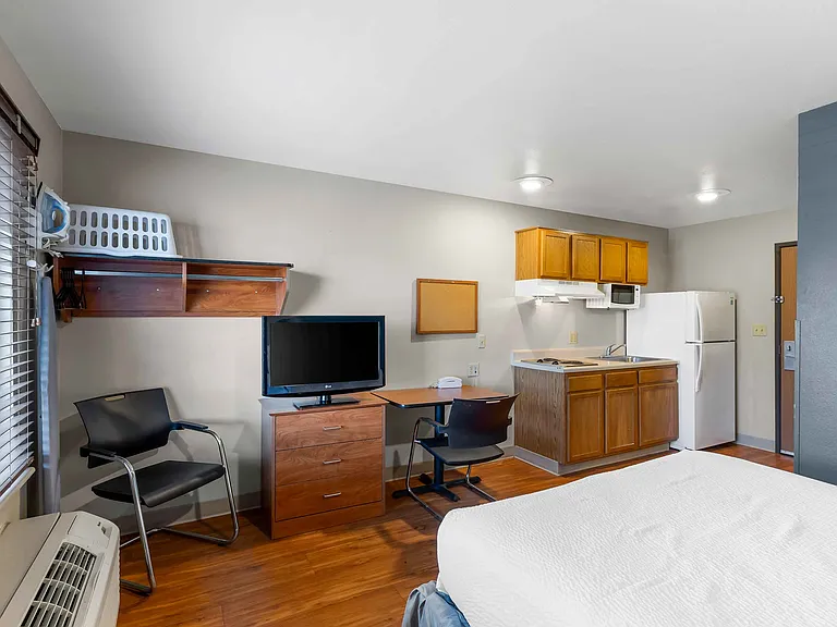 Studio Suite - 1 Queen Bed