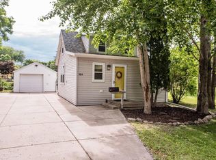 914 N Aurdal Ave, Fergus Falls, MN 56537