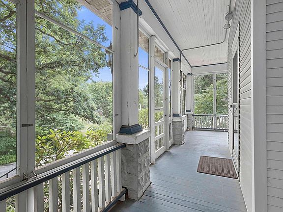 3rd image of 136 Fernwood Ave