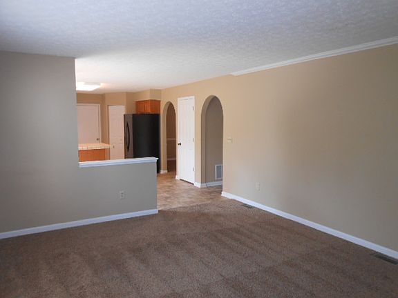 3rd image of 245 Mackenzie Dr