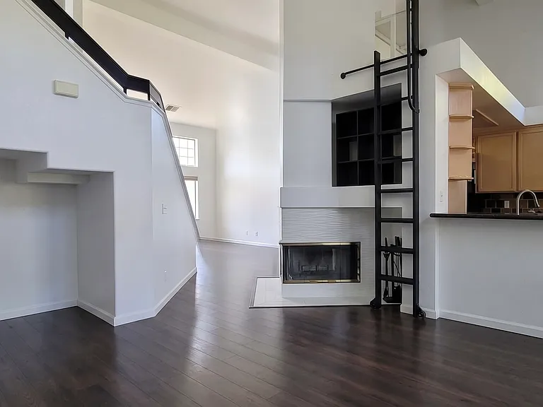 948 La Palma Pl — Photo 9