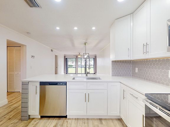 4th image of 701 N INDIAN RIVER Drive #105