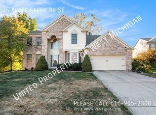 1335 Apple Creek Dr SE, Kentwood, MI