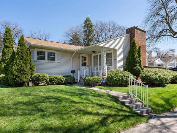 9045 West Mt Vernon AVENUE, Milwaukee, WI 53226