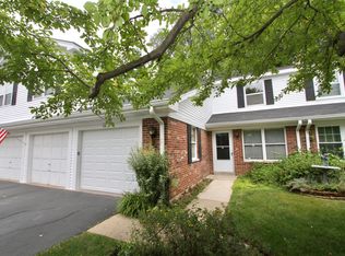 54 Willow Cir, Cary, IL 60013