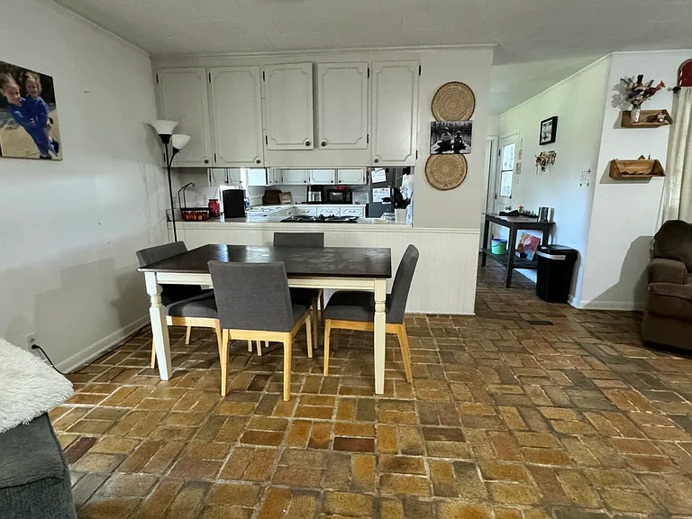 1209 N Polk St — Photo 10