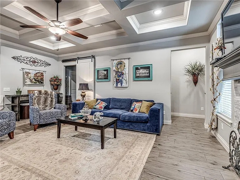 5009 Crater Lake Dr — Photo 6