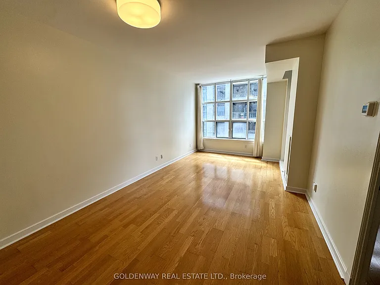 438 Richmond St W #921 — Photo 3