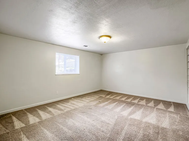 301 Moss St — Photo 16