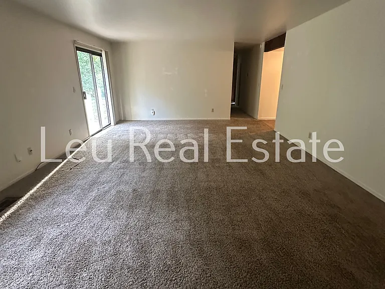 2720 Wentworth Rd — Photo 8