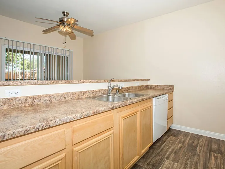 Plumtree Apartments — Photo 28