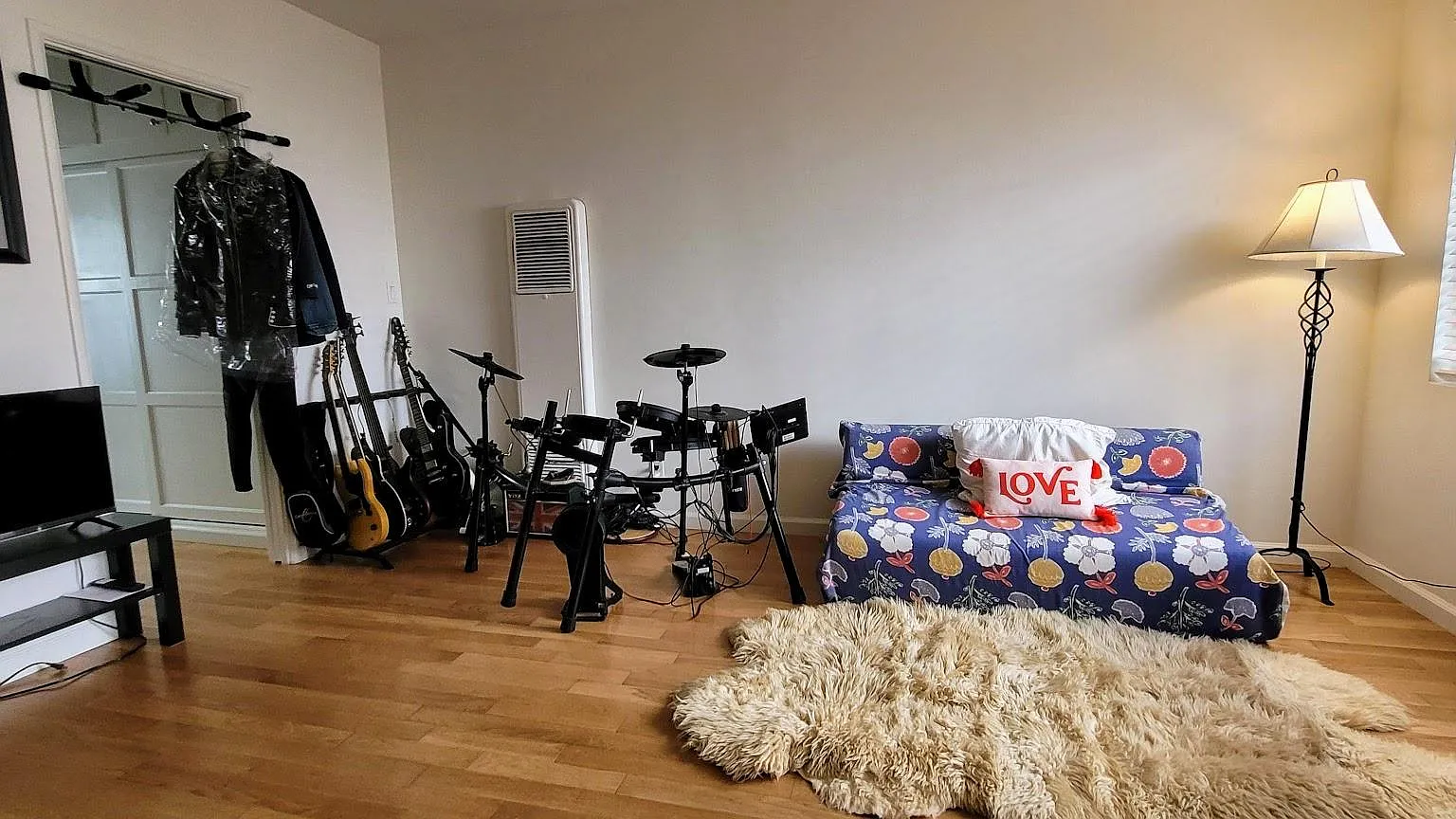 Studio, 400 sqft, $2,095 — Photo 2