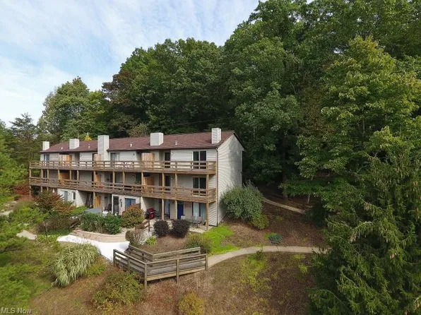 2364 Ridgeview Dr SW, Sherrodsville, OH 44675