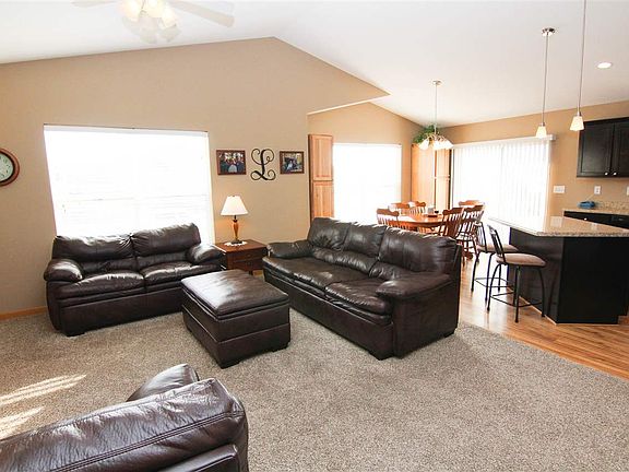 5th image of 107 Hampton Cir