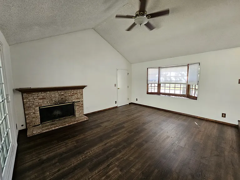 504 E Dalton Ave — Photo 24