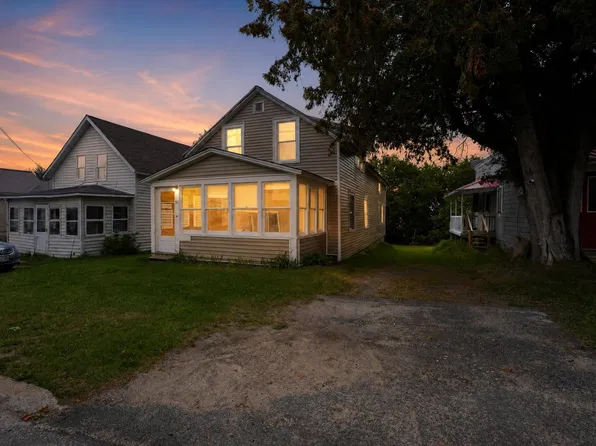 51 Bouck St, Saranac, NY 12981