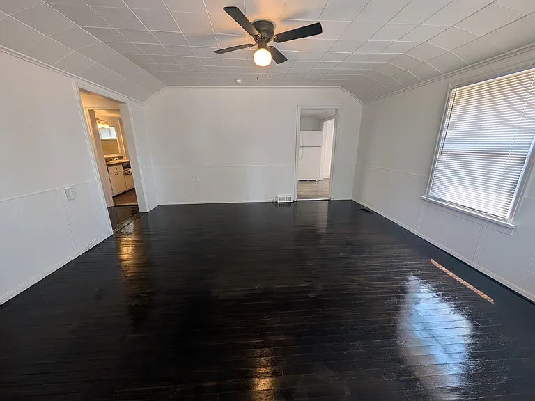 11408 E Empire Ave — Photo 2