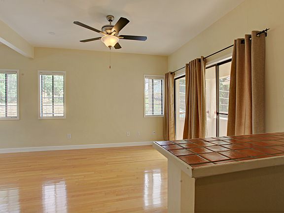 4th image of 1300 Woodlawn Blvd #7