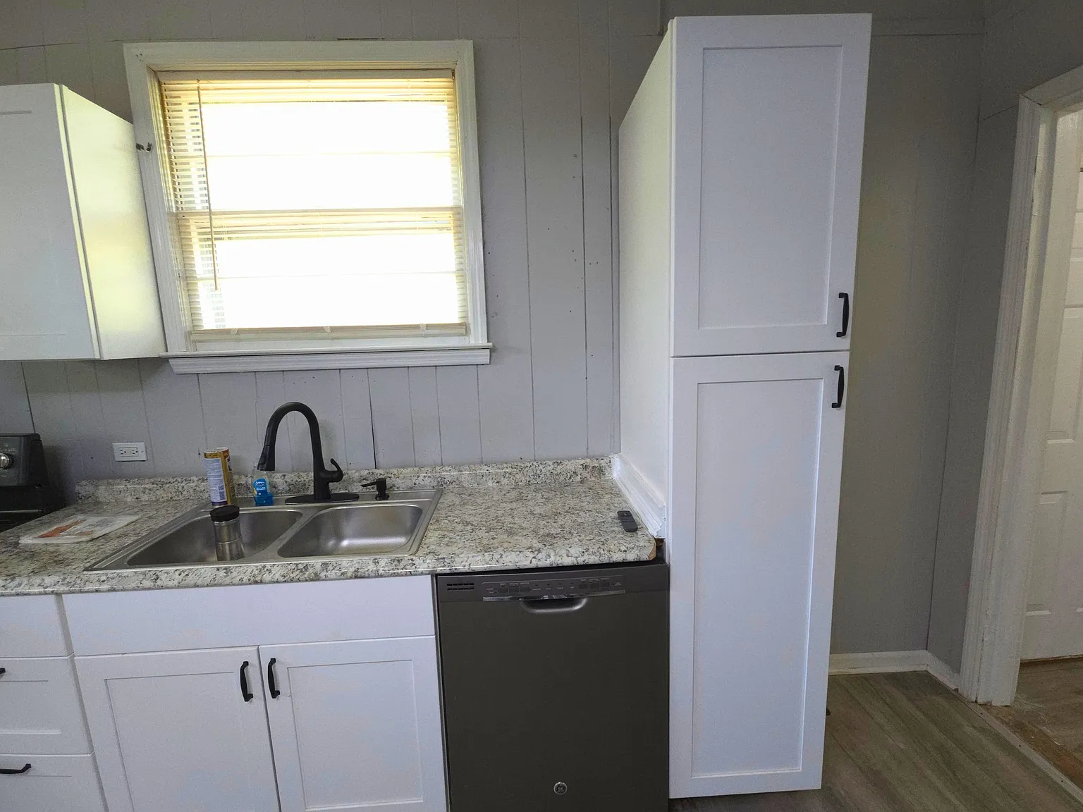 2 bed, 1024 sqft, $1,300 — Photo 3