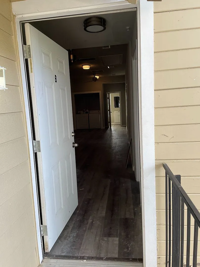 Oak Tree Apartments — Photo 2