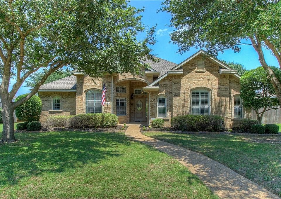 1st image of 9808 Capilano Dr