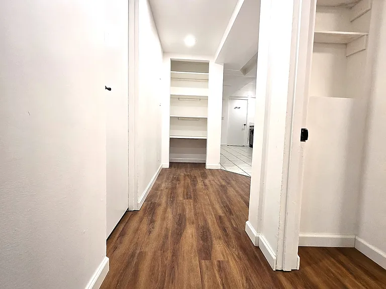 1316 Bellevue Way SE — Photo 23