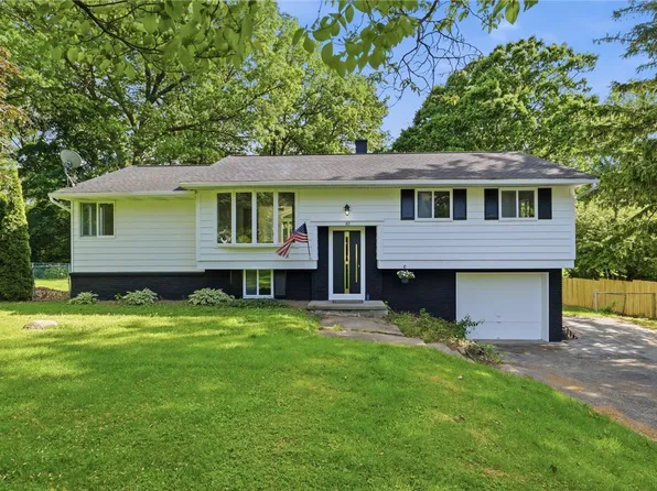 40 Oak Hill Ter, Penfield, NY 14526