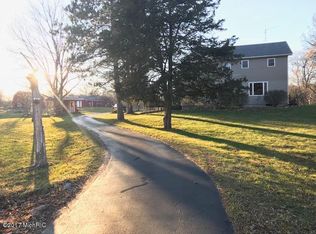 1051 Lincoln Lake Ave SE, Lowell, MI 49331