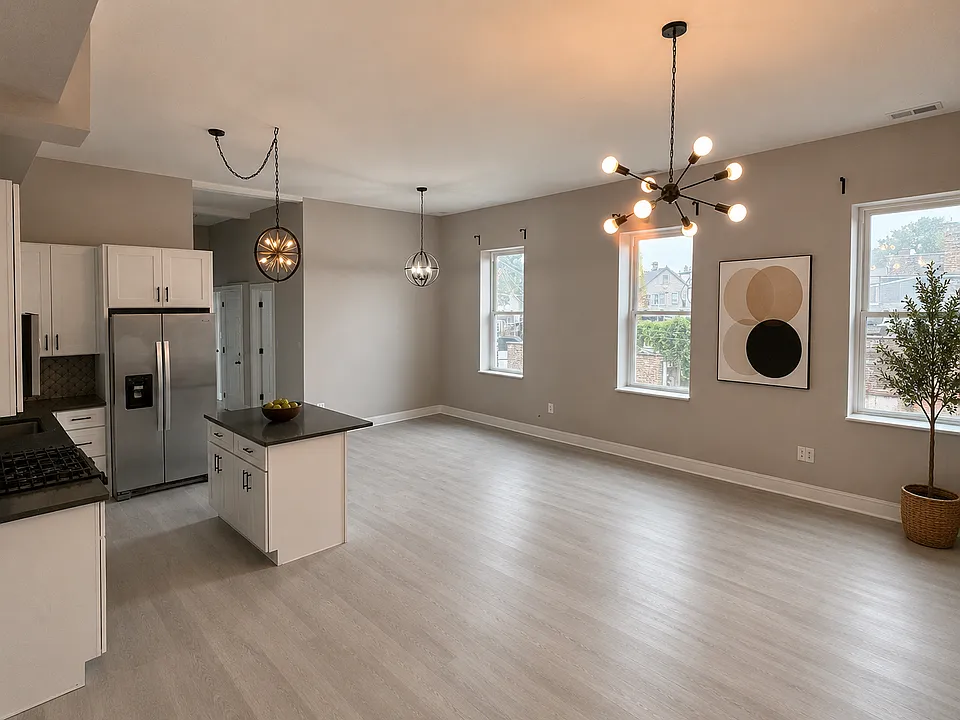 2882 N Milwaukee Ave #2-R