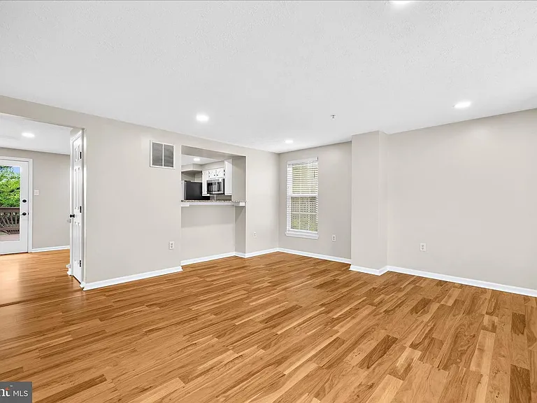 577 Quaker Ridge Ct — Photo 4