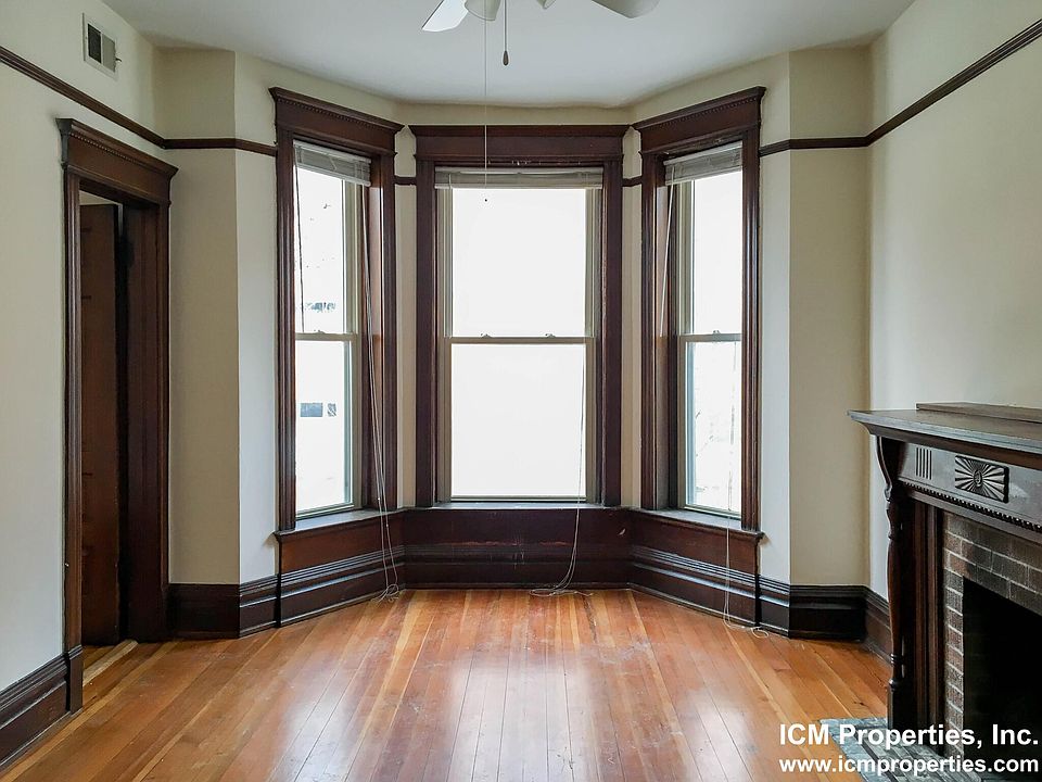 1st image of 851 W Wellington Ave #2W