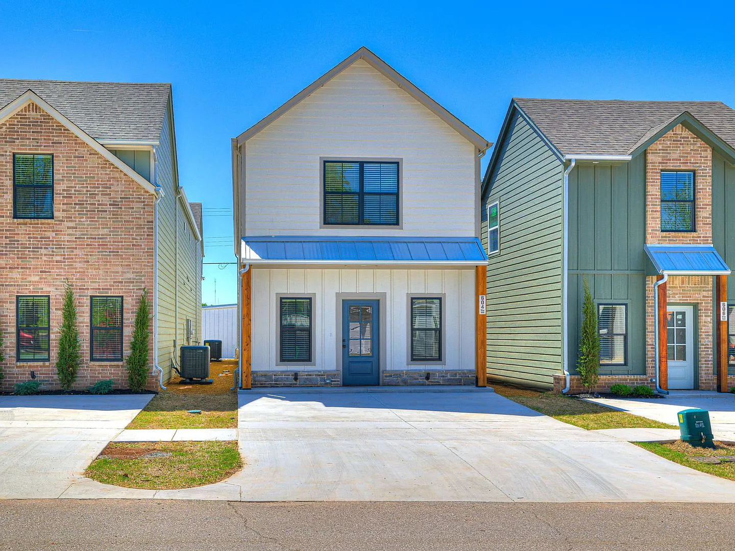 Brand New Duplexes Downtown Edmond — Photo 1