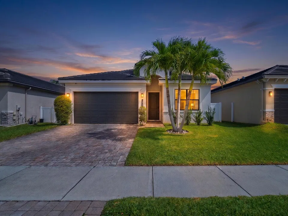 7461 Moonrise Dr