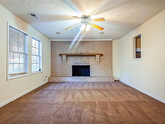 5th image of 3951 Leisure Ct SE
