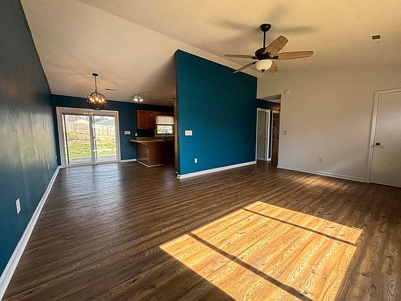4th image of 3615 Ellen Dr