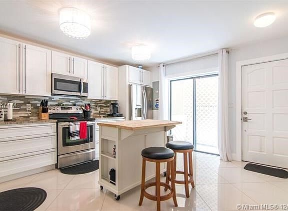 4th image of 20489 NE 34th Ct #67