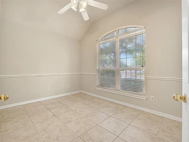 9000 Deurne Dr — Photo 5