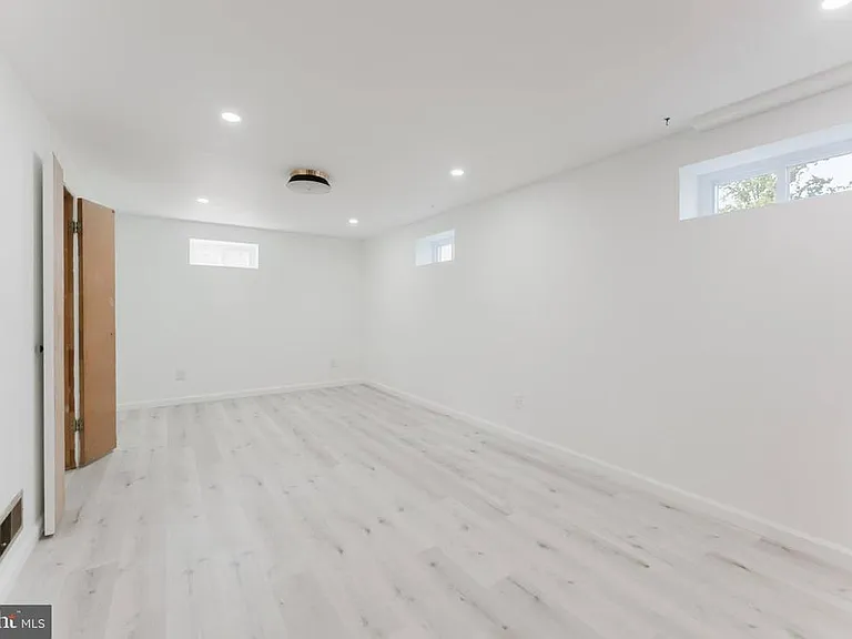 10914 Woodhaven Dr — Photo 16