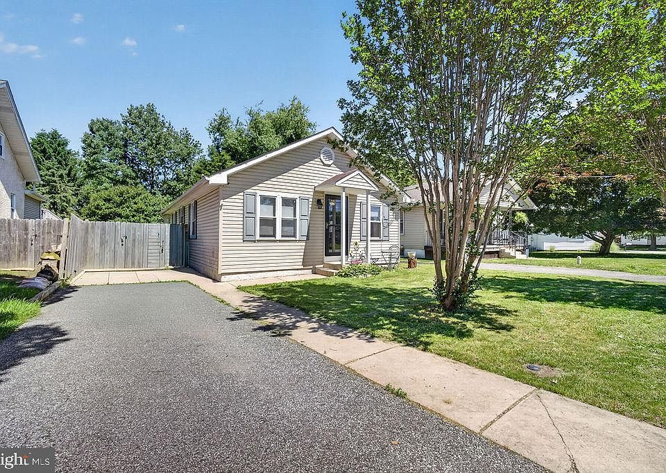 1st image of 330 Ruth Ave