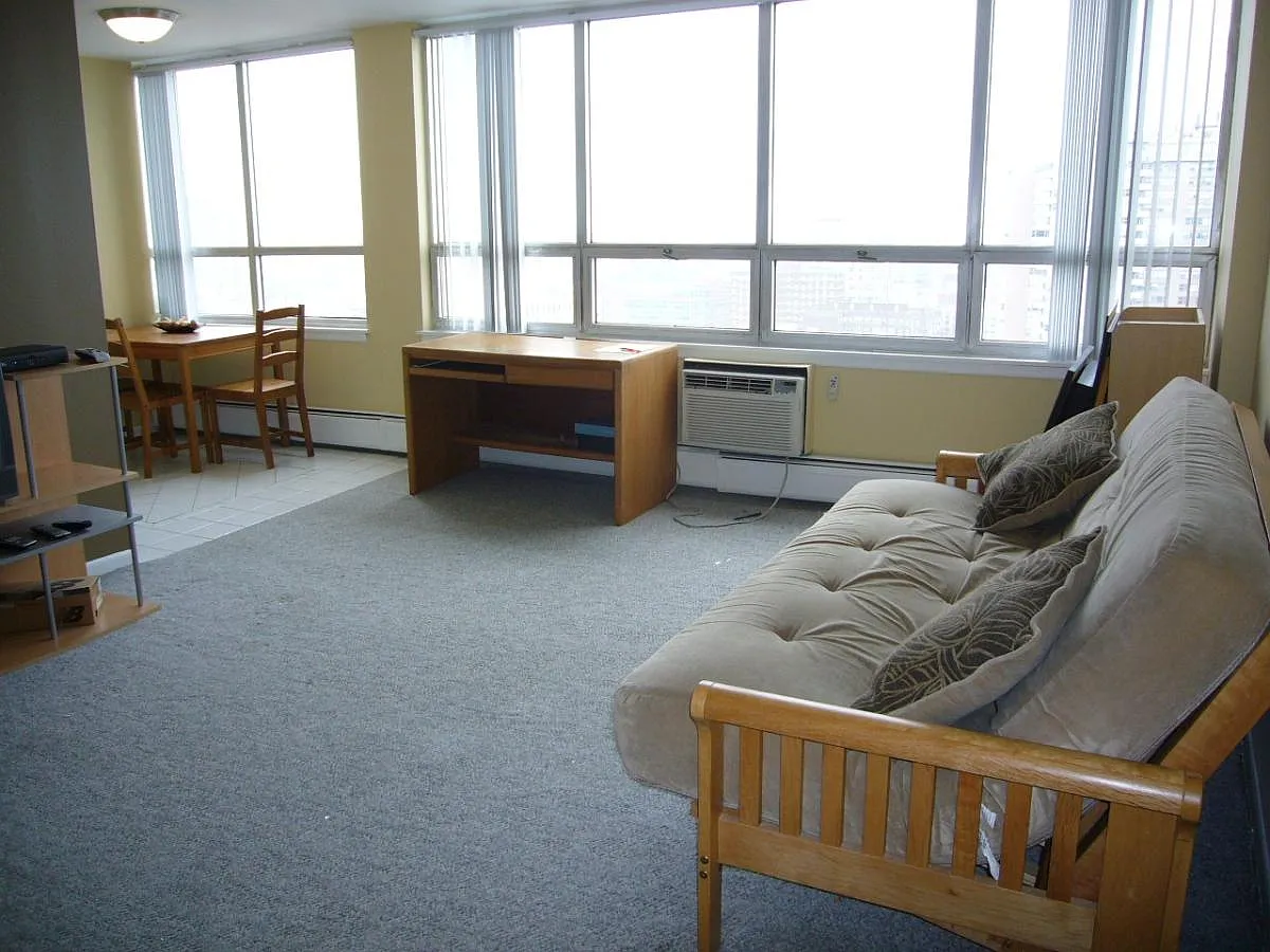 Building Photo - 6171 N Sheridan Rd #20