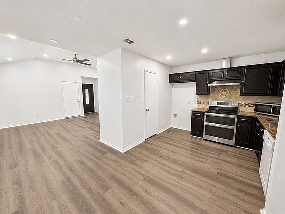 4th image of 515 Haymarket Dr