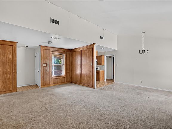 5th image of 203 Myrtle Ave