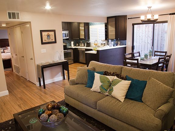 Livingroom to Kitchen