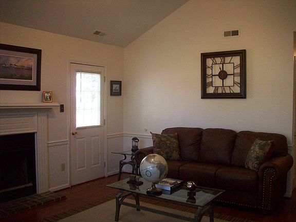 2nd view, living room