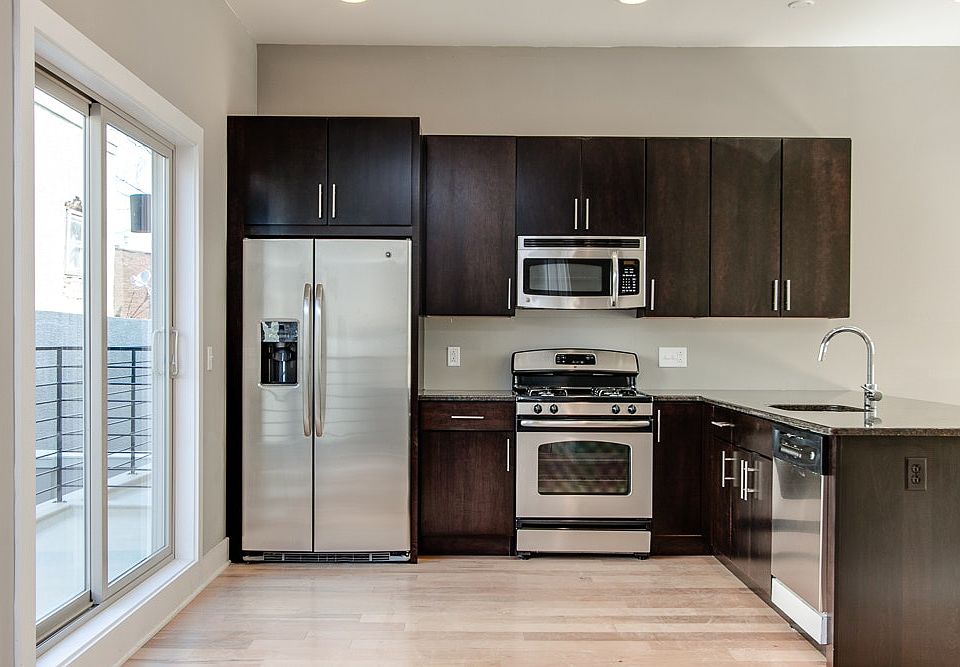 1st image of 914 N Darien Way
