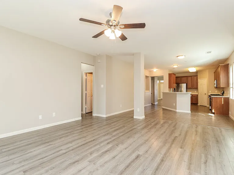 443 Oak Chase Dr — Photo 4