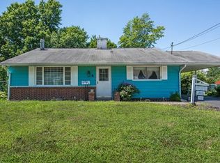 8 Baxter Rd, Edison, NJ 08817