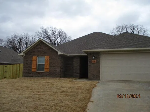 808 Brook St, Gentry, AR 72734